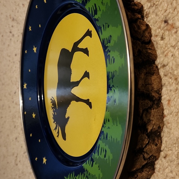 The Golden Rabbit II Moose Design Set 4 Enamelware Plates - Picture 3 of 7